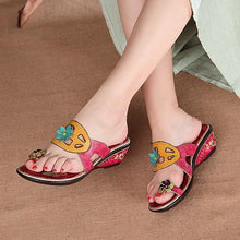 SOCOFY Floral Wedge Heel Clip Toe Vintage Leather Slippers